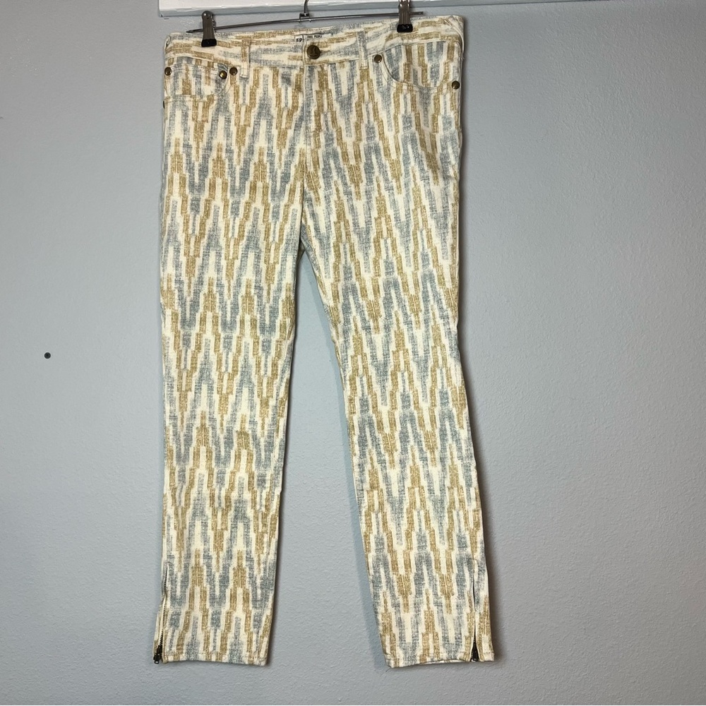 Printed Slim Ankle Pants in Soft Yellow & Light Blue - Picture 5 of 14